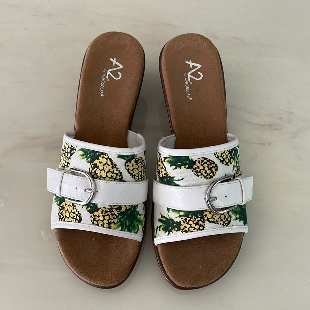 aerosoles nwot pineapple sandals